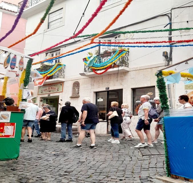 Lisbon: 2 hours Private City Highlights Tuk-Tuk Tour for two - Starting at Hard Rock Cafe and setting the tone