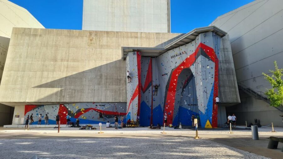 Lisbon: 25 de Abril Bridge Guided Climbing Experience - How to plan logistics: meeting point, timing, and language