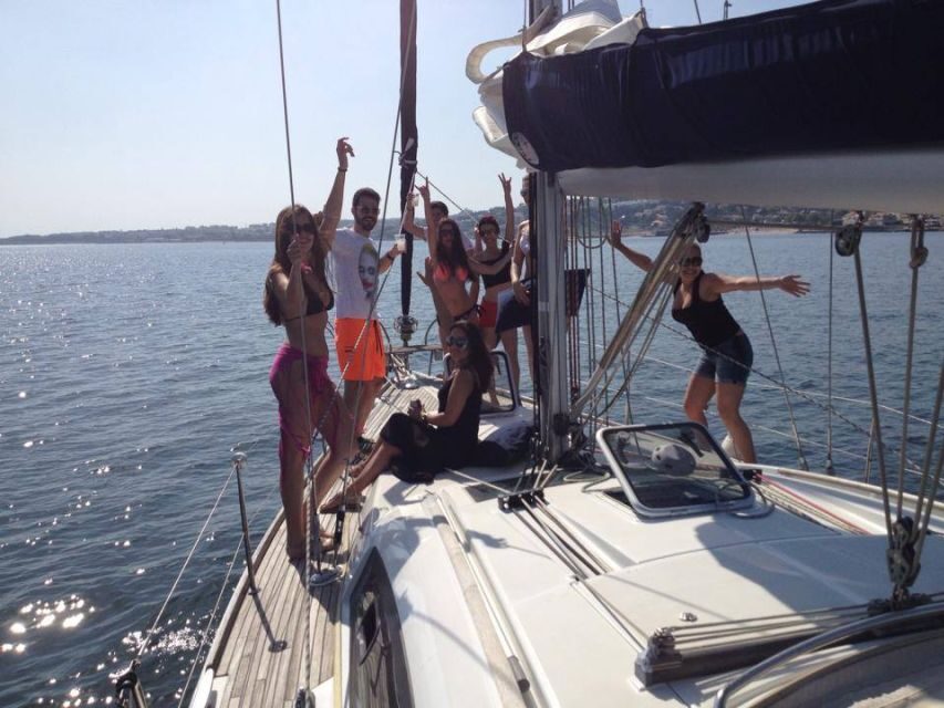 Lisbon 2H Private Tour by SAILBOAT / SAIL or POWER CATAMARAN - The 2-hour flow: what the cruise feels like on the Tagus