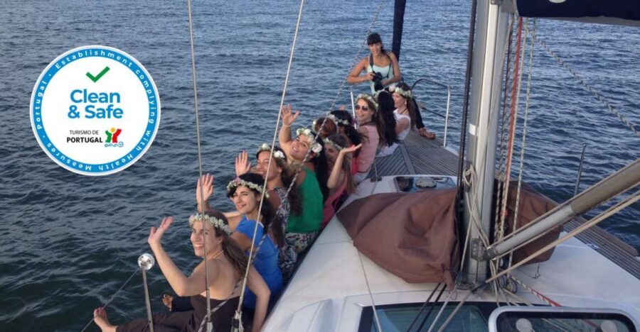 Lisbon 2H Private Tour by SAILBOAT / SAIL or POWER CATAMARAN - Bring your own picnic: the simplest way to upgrade the experience