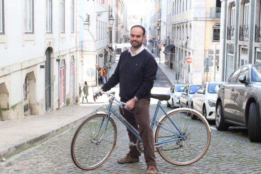 Lisbon: 3-Hour Vintage Bike Tour - Jerónimos Monastery: UNESCO time without the wander fatigue