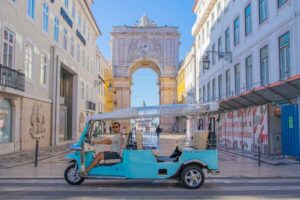 Lisbon: 3h tour in German to all viewpoints with local guide - Price and value: $200 for a private group of up to 2