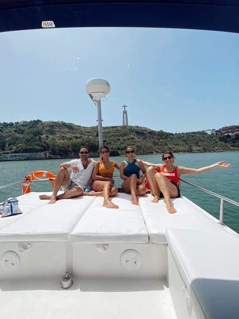 Lisbon: 4h Private Luxury Catamaran Tour with Welcome Drink - Key highlights at a glance