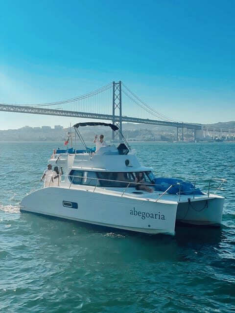 Lisbon: 4h Private Luxury Catamaran Tour with Welcome Drink - Who Should Book This Private Luxury Catamaran Tour?
