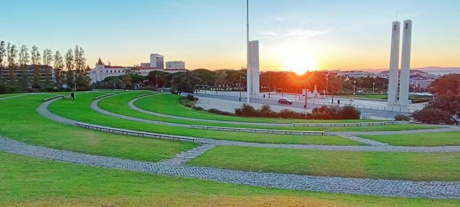 Lisbon: 8 Hour Private Tour through Lisbon (up to 7 people) - Price and logistics: when $259 (and group-size pricing) makes sense