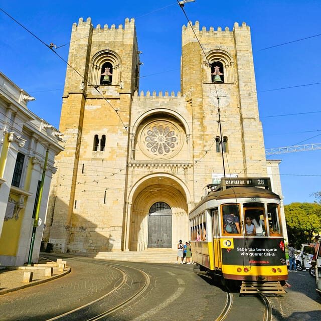 Lisbon: Alfama tour by tuktuk private, up to 90 min - Key highlights worth your time