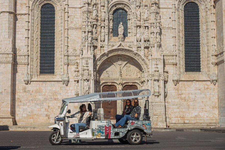 Lisbon: Belém Tuk Tuk Tour with Pastel de Nata Tasting - Pastéis de Belém Tasting: How to Get the Most From the Custard Stop