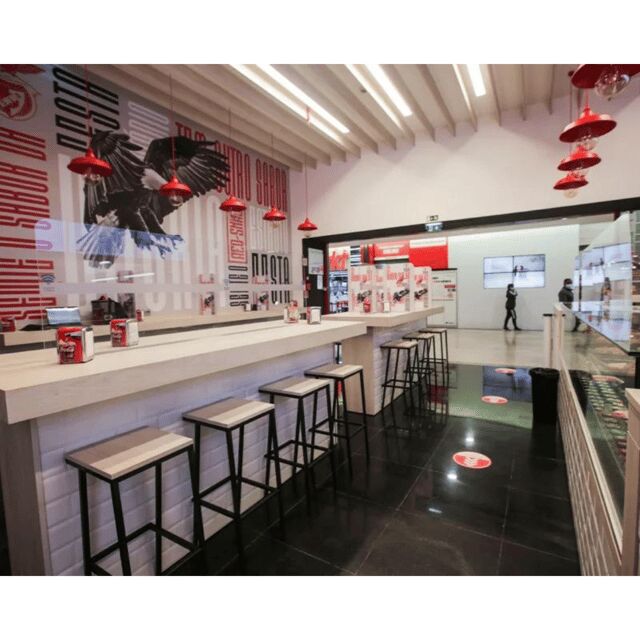 Lisbon: Benfica Stadium and Museum Tour with Meal and Scarf - Entering Estádio da Luz: Door 17 and the guided flow