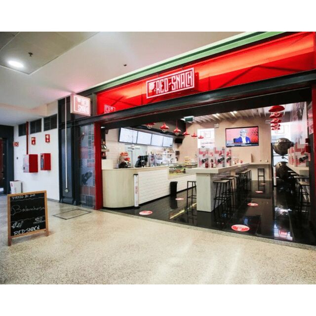 Lisbon: Benfica Stadium and Museum Tour with Meal and Scarf - The tour stops that feel worth your time