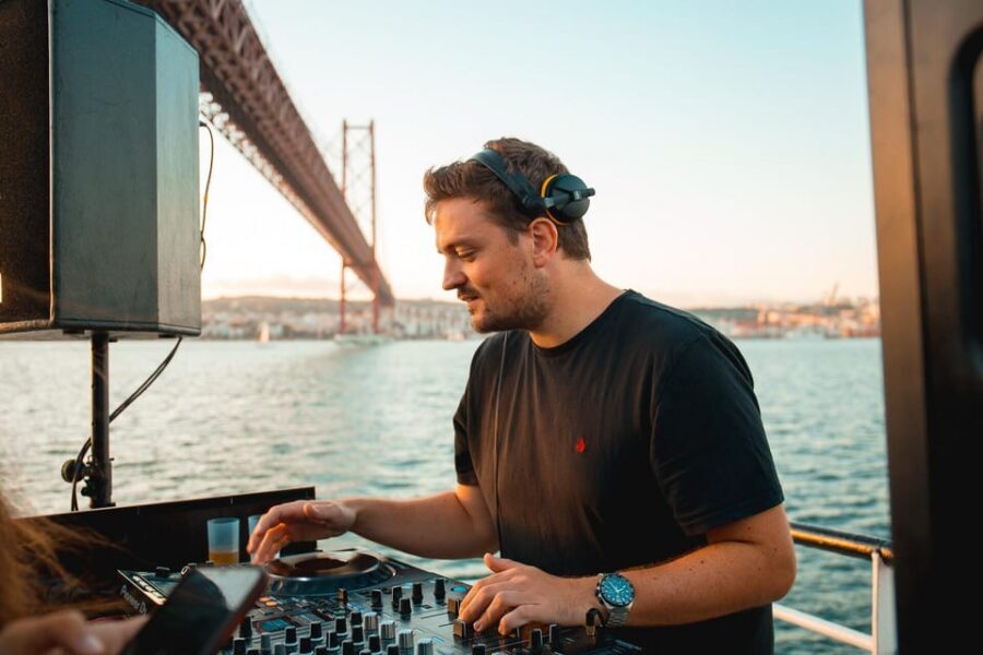 Lisbon Boat Party - Live DJ & Afterparty with VIP Club entry - 4 hours on the water with live DJ, drinks, and snacks