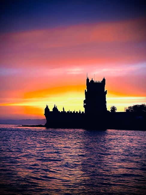 Lisbon: Boat Tour 2:30H w/ Welcome Drink and Snacks - Lisbon Sails Better Than Sightseeing Buses