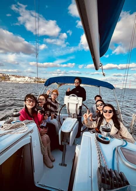 Lisbon: Boat Tour 2:30H w/ Welcome Drink and Snacks - Who This Tour Suits Best (and Who Might Want Something Else)