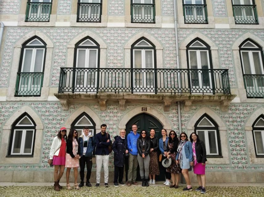 Lisbon: City Sightseeing Private Tour with Guide - Portas do Sol: your first big view break
