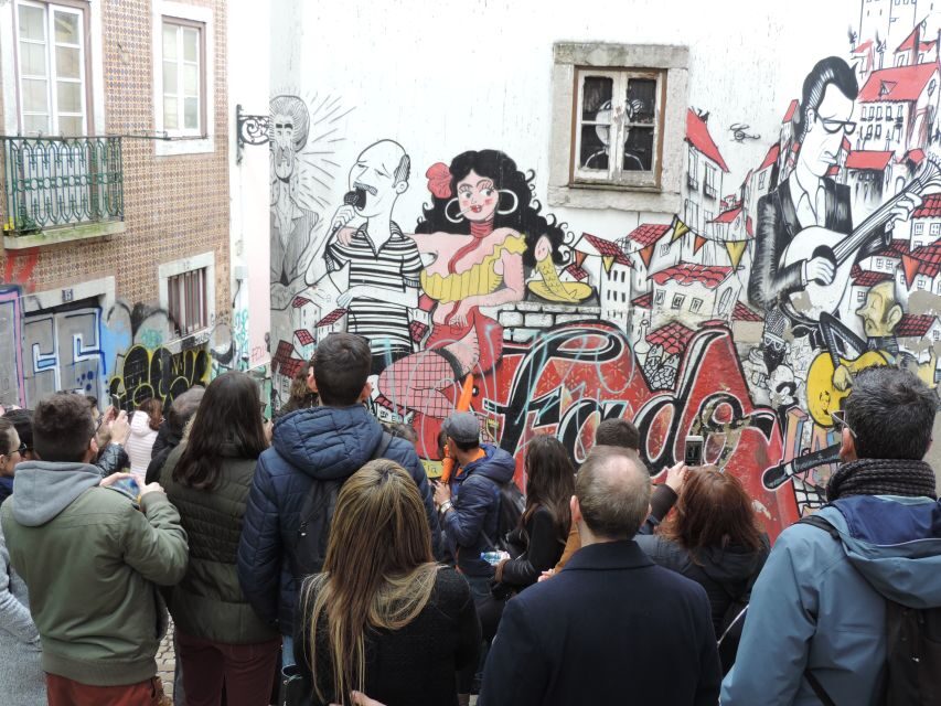 Lisbon: City Sightseeing Private Tour with Guide - São Jorge Castle area: stories plus scenery