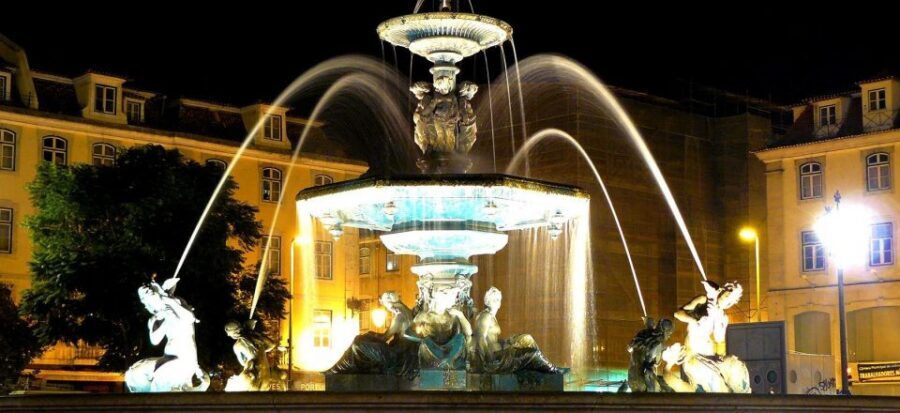 Lisbon: Evening City Tour with Dinner and Live Fado Show - Who this tour suits best