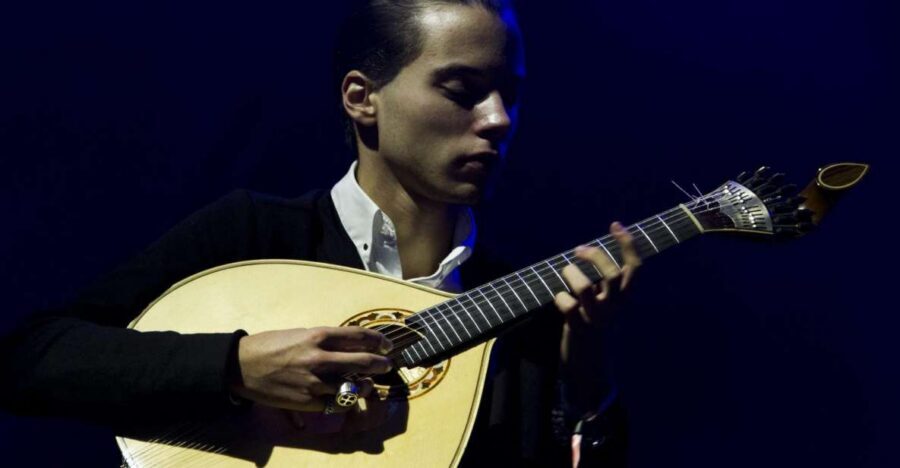 Lisbon: Evening City Tour with Dinner and Live Fado Show - Transportation: air-conditioned minivan and pickup that may depend on your option