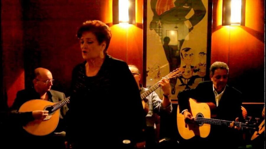 Lisbon: Fado Experience Private Tour - The Main Event: A Four-Singer Fado Show with Three Guitars