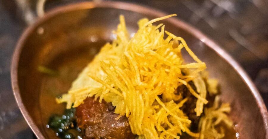 Lisbon: Fado & Food Tour with Live Show & Traditional Dinner - O Segredo D’Alfama: when the tastings turn into a real dinner and show