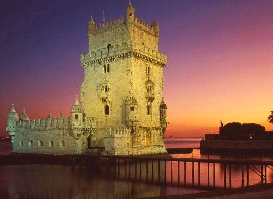 Lisbon: Fado Night Tour - Commerce Square by Night: Tagus Views and the Story of 1755