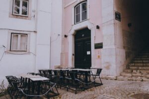 Lisbon: Fado Night with Dinner in a Typical Fado House - Your 2.5-Hour Rhythm: Dinner Service Meets the Fado Sets
