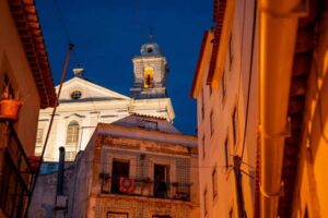 Lisbon: Fado Show with Dinner and City Tour - Illuminated Sights: National Pantheon and Lisbon Cathedral After Dark