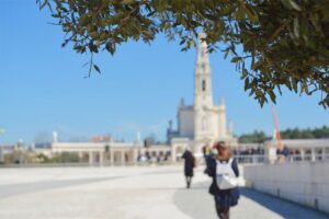 Lisbon Fatima Sanctuary Private Half Day Tour - Sanctuary Square: The Size That Changes Your Perspective