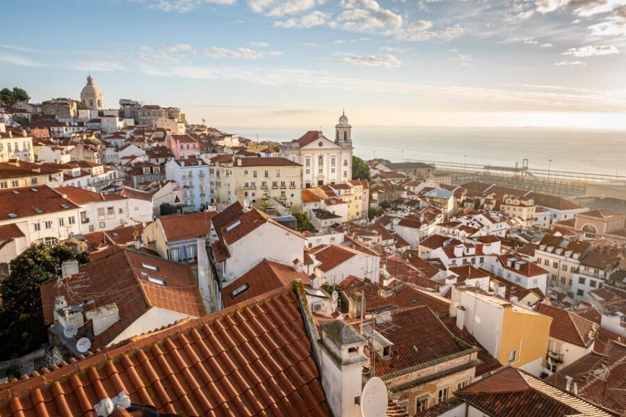 Lisbon: Flexible Walking Tour of Alfama - Portas do Sol then Santa Luzia: two viewpoints, one strong sequence