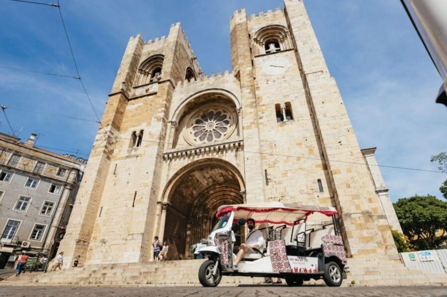 Lisbon: Food and Wine Tasting 4-Hours Tuk Tuk Tour - Alfama and Mouraria: old churches, Castle neighborhood mood, and quick photo wins