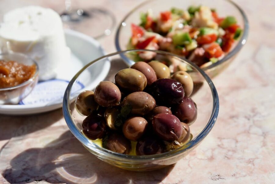 Lisbon : Food & Fado Tour - Stop 1: Portuguese delicatessen and the included wine pairings