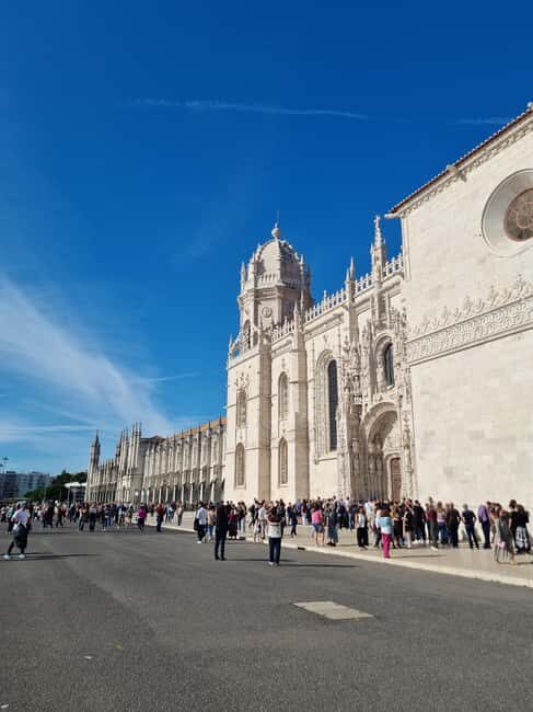 Lisbon: From the center to Belém by E-Bike - Cais do Sodré and the ride toward the waterfront