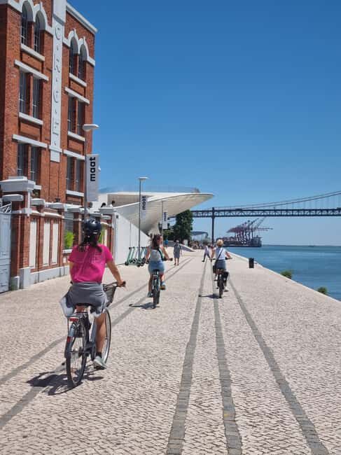 Lisbon: From the center to Belém by E-Bike - Pace and guide style: what you should expect from Matteo and Daniel