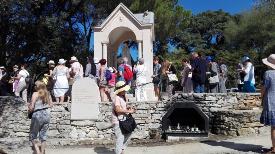 Lisbon: Full-Day Private Guided Tour to Fátima - Your break in Fátima: use it for lunch, souvenirs, or stillness