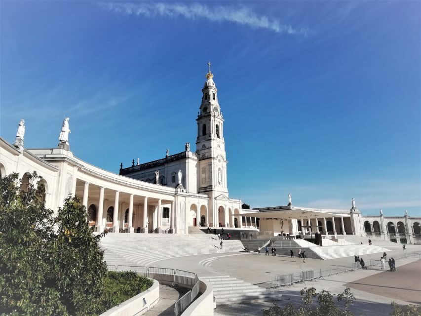 Lisbon: Full-Day Private Guided Tour to Fátima - Valinhos Stations of the Cross: a short walk with a clear purpose