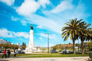 Lisbon: Full-Day Private Sightseeing Tour - Rossio Square, Lisbon Cathedral, and the viewpoints over Gracia and Baixa