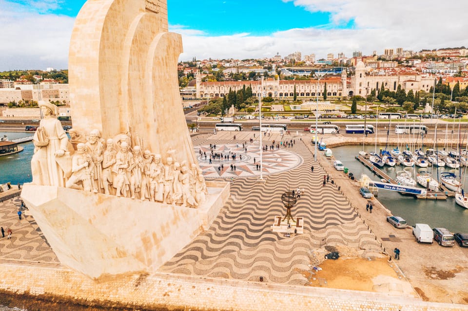 LISBON GRAND EXPERIENCE Tuktuk Tour in German - Graça, Senhora do Monte, and the quick-hit viewpoint style