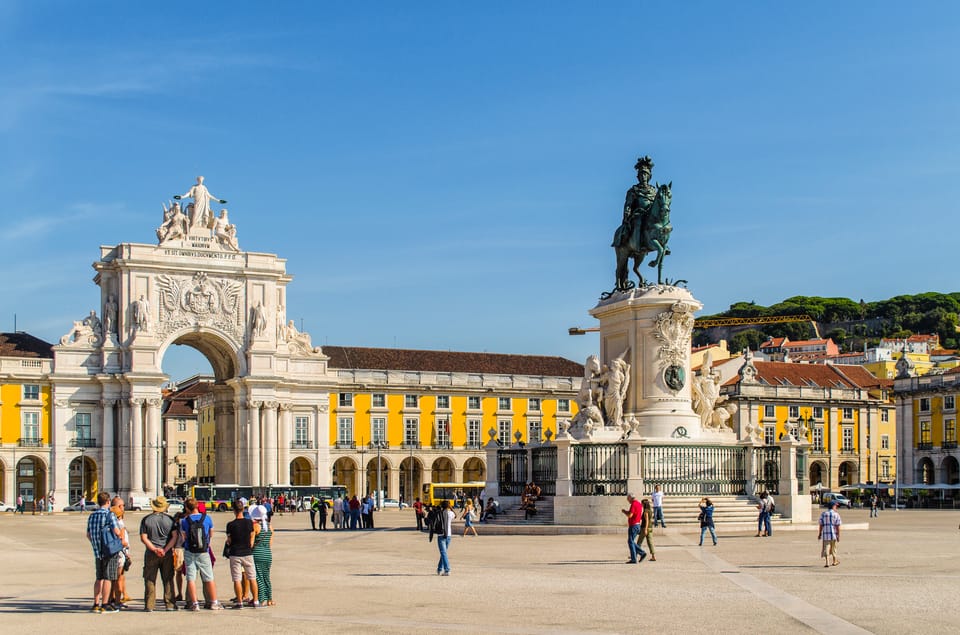 LISBON GRAND EXPERIENCE Tuktuk Tour in German - Estrela Basilica and the Rossio to Santa Justa flow