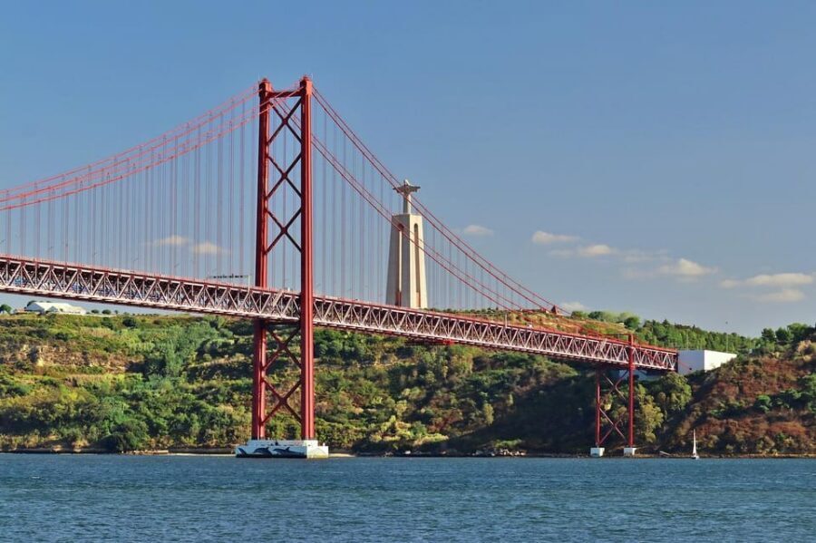 Lisbon: Guided Eco Tuk Tuk sightseeing tour - Nossa Senhora do Monte: why Graça looks different from above