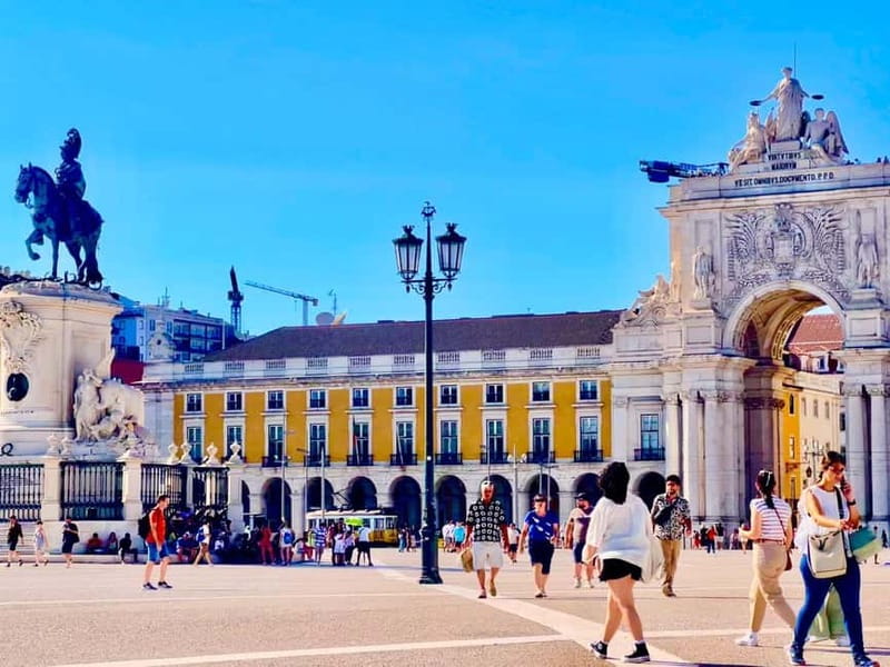 Lisbon: Guided Sightseeing Tour by Tuk Tuk - Santa Apolónia to Alfama: the route that ties Lisbon together