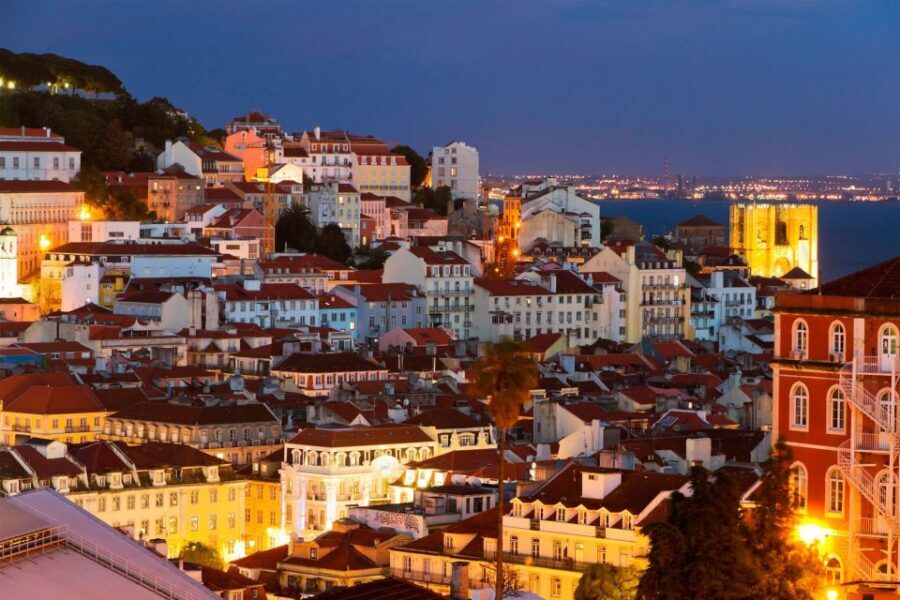 Lisbon: Half-Day Night Group Tour w/ Fado Dinner Show - Marques de Pombal to Baixa: Seeing the City Lights Without Losing Time