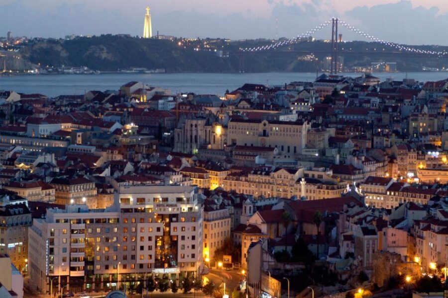 Lisbon: Half-Day Night Group Tour w/ Fado Dinner Show - Who This Tour Fits Best (And Who Might Want Something Else)