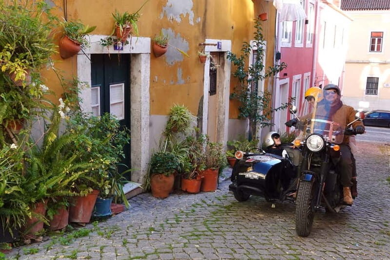 Lisbon : Historic Motorcycle Side-car Tour 1H - Why a Motorcycle Sidecar Tour Makes Lisbon Easier