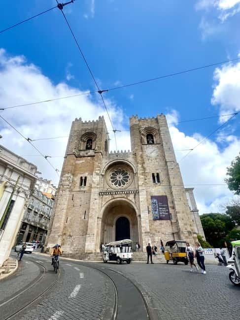 Lisbon: LISBON STORY TOUR BY TUK TUK - Graça Historic District and the Roman Theater Area