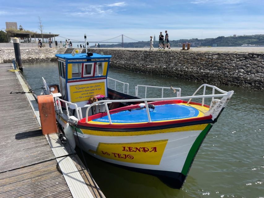 Lisbon: Live Guided Traditional Boat Sightseeing Cruise Tour - Weather and What to Wear on the River