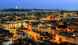 Lisbon: Luxury Fado Tour with Dinner included - Your Driver, Your Guide, and a Smooth Start