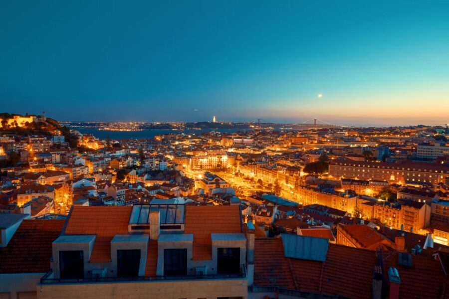 Lisbon: Luxury Fado Tour with Dinner included - Alfama by Night, Plus Cathedral and the National Pantheon