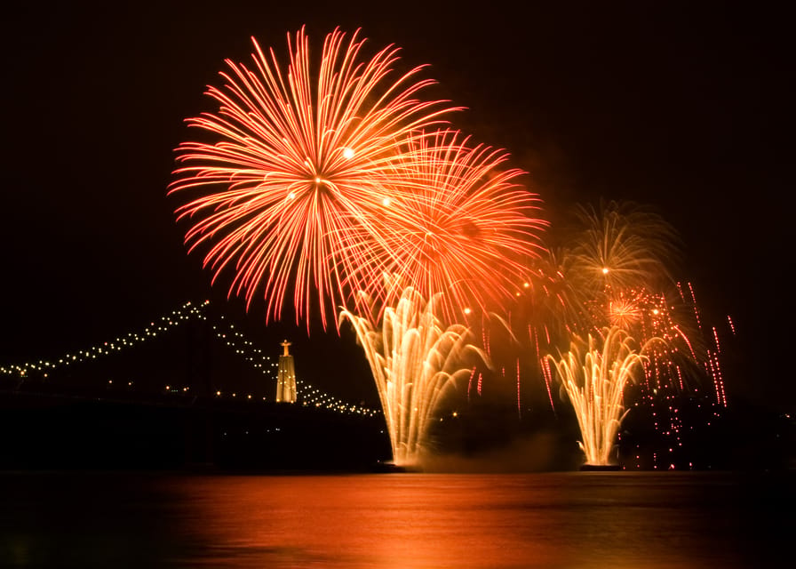 Lisbon: New Year's Cruise with DJ, Open Bar, Snacks and Wine - The Route Timetable: How the 3 Hours Typically Feel