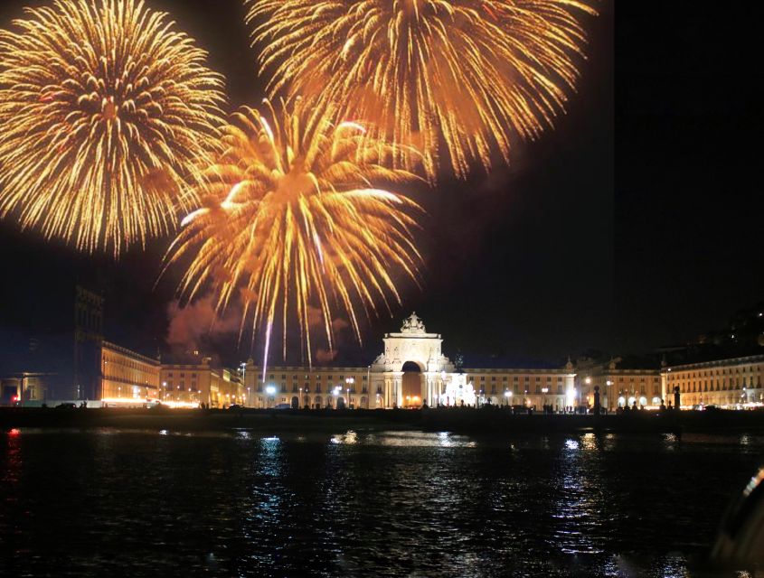 Lisbon: New Year’s Eve Fireworks Tagus River Sailing Cruise - Meeting at Bloo Boat Charter: easy start, solid riverside location
