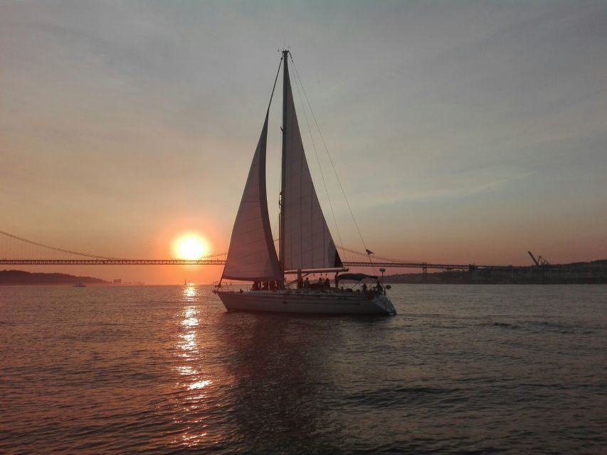Lisbon: New Year's Eve Tagus River Cruise with Open Bar - Price and value: what $235 buys you on this kind of night