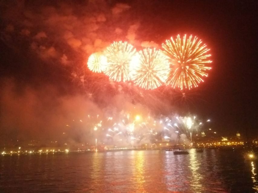 Lisbon: New Year's Eve Tagus River Cruise with Open Bar - From Blue Skipper Snacks & Drinks in Alcântara: the real starting point