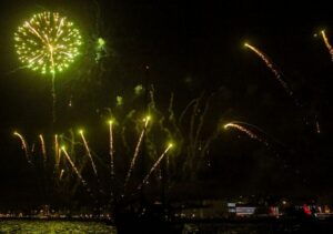 Lisbon: New Year's Eve with Live Dj Fireworks and Open Bar - Doca da Marinha check-in: where the night starts